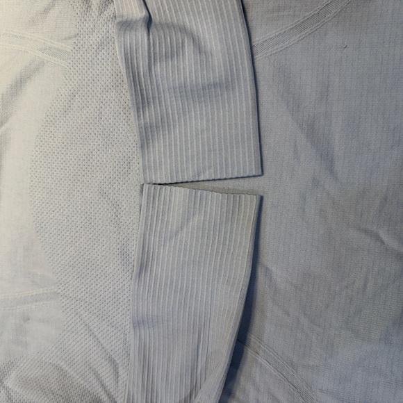 Lululemon Swiftly Tech Long-Sleeve Shirt 2.0 in light/ice blue, sz 8, hip length - Picture 4 of 10
